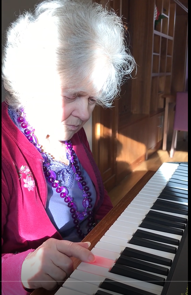 Resident Jill plays along to Ava Maria. Image Credit: © MHA/Casio